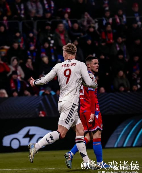 足坛12月转会风云：梅努留守曼联，皇马巴黎竞购受挫